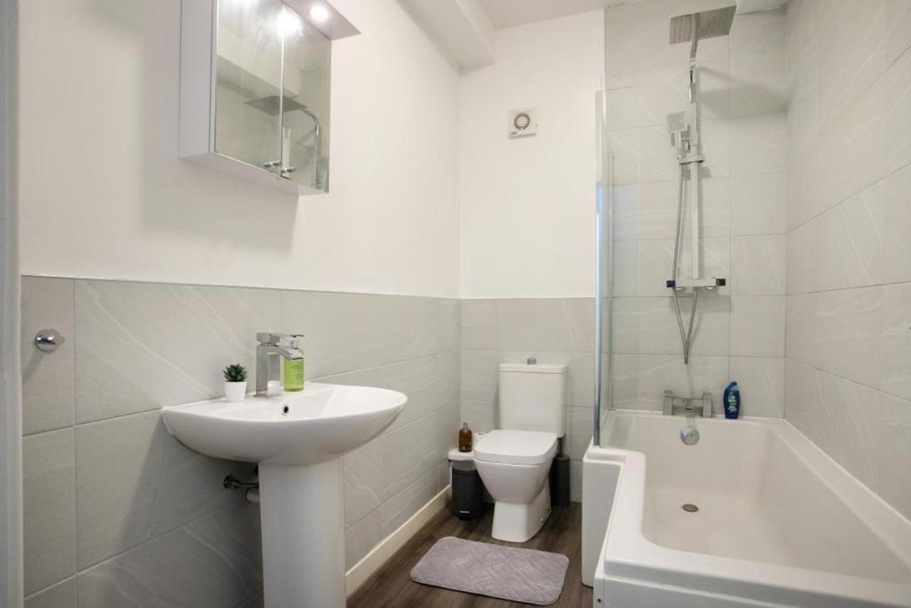 Spacious 2 Bedroom Apartments - 5 Mins From Qmc, Universities And City Centre! Nottingham Eksteriør bilde